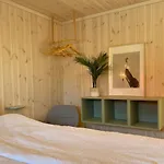 Fresh Ved Borestranden Med To Soverom Og Hems *