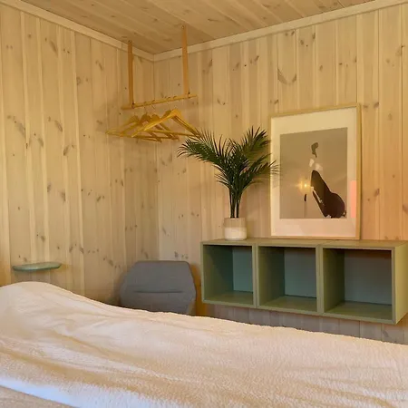Fresh Ved Borestranden Med To Soverom Og Hems *