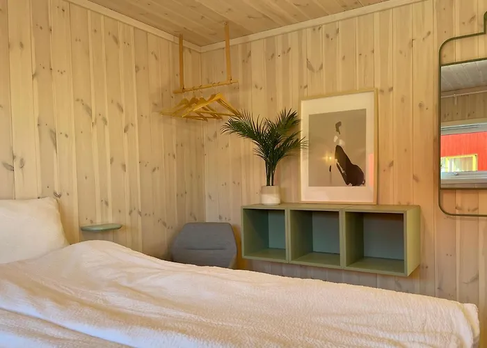 Fresh Ved Borestranden Med To Soverom Og Hems *